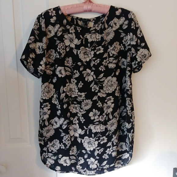Beautiful floral forever 21 short sleeve blouse - Picture 5 of 5